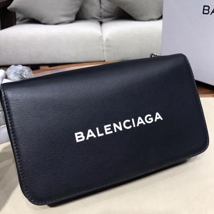 BALENCIAG巴黎世家 鏈條斜挎包 定制進口牛皮搭配精緻鏈條肩帶  BL1106